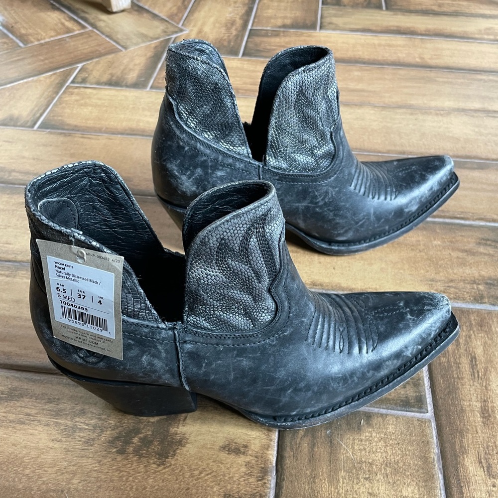 Ariat NWT Hazel Black/Silver Distressed Booties